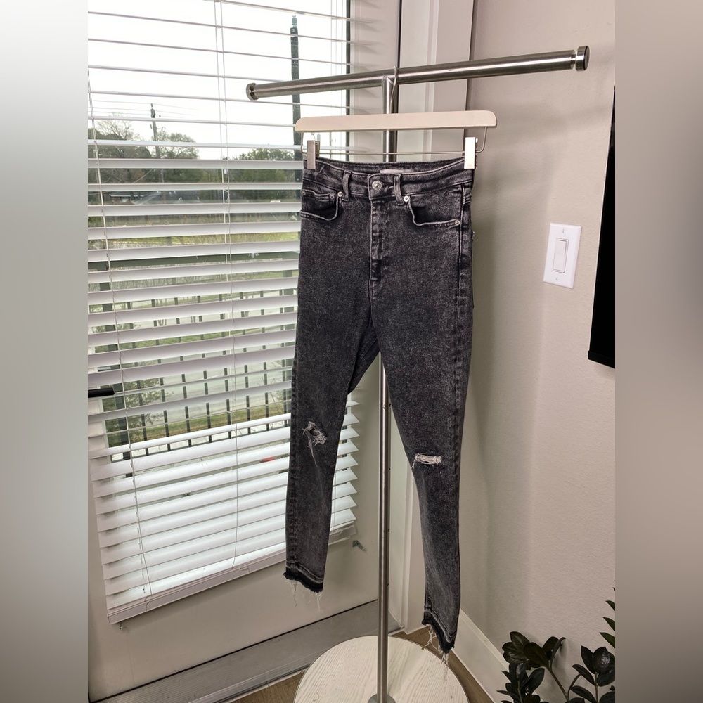 Like new - Zara stretchy acid wash jeans